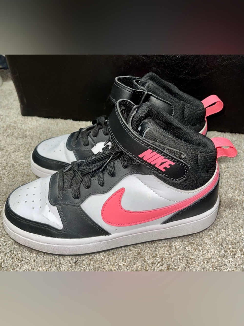Nike Girls court Borough Mid 2 size 5Y white pink black